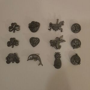 LADIES ASSORTED BRASS PINS AND BROOCHES. LOT#1